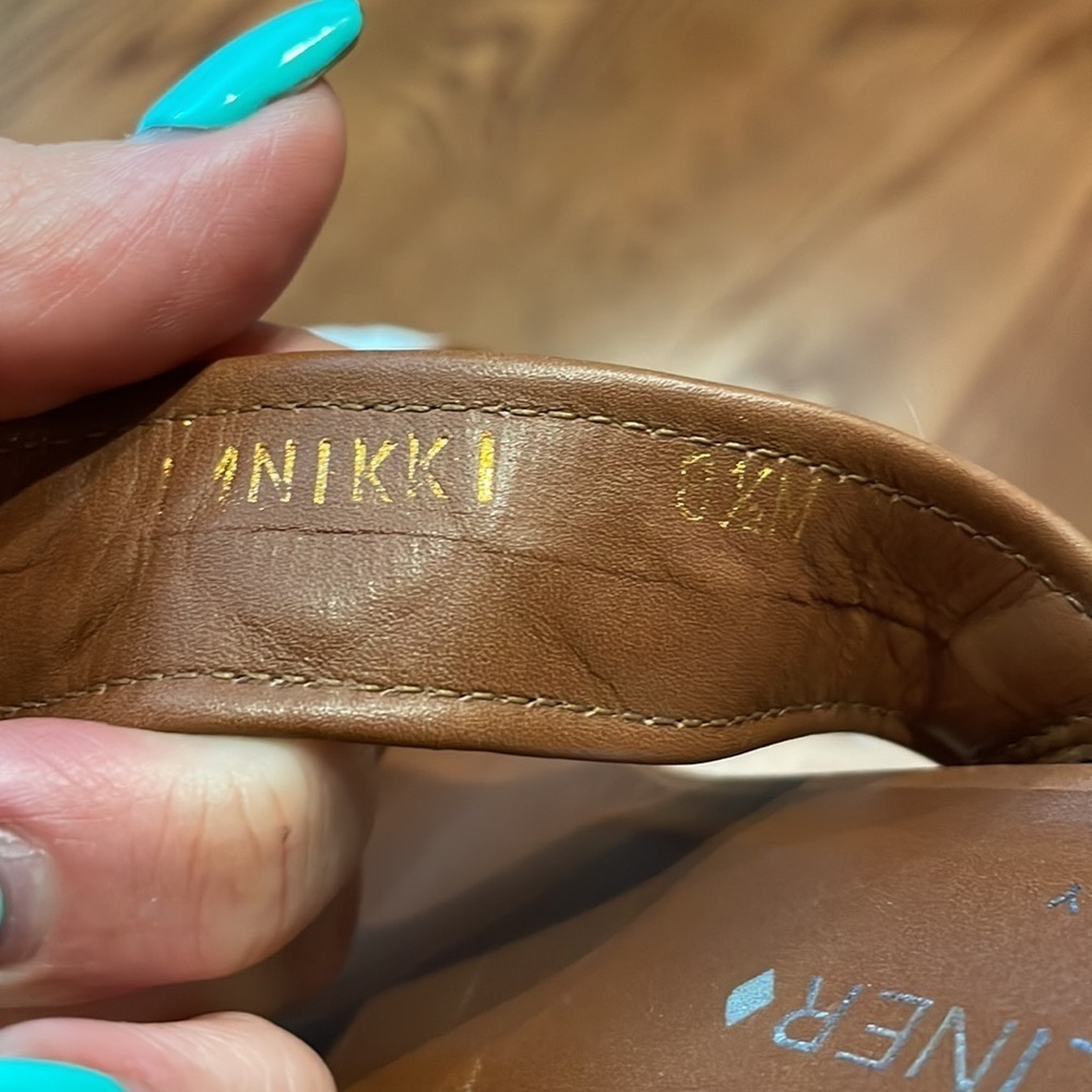 Donald J Pliner COUTURE “Nikki” leather studded slip on heel strap sandals 8 - Picture 10 of 14